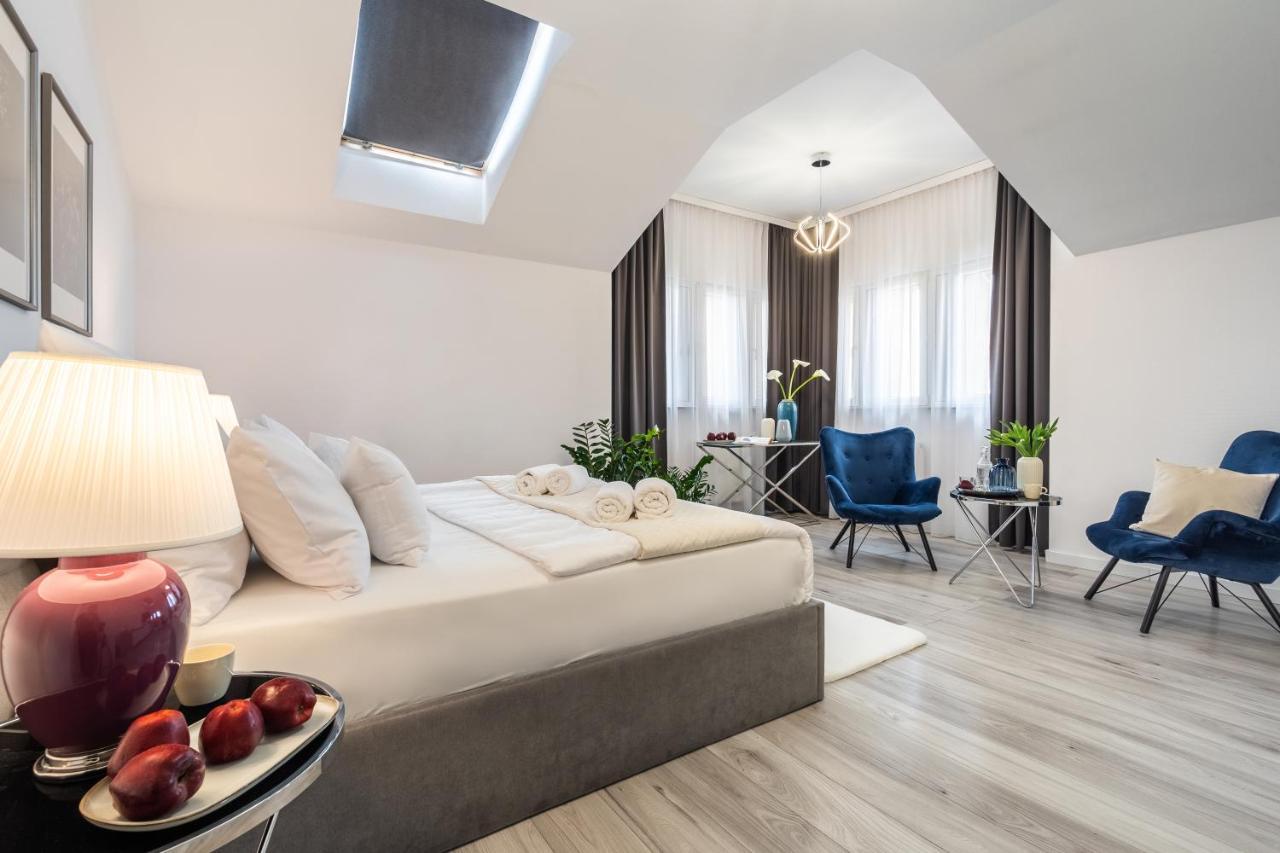 Hotel Sofia By The Railway Station 3*