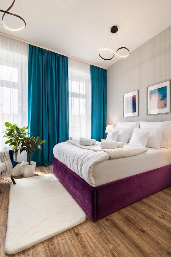 Hotel Sofia By The Railway Station 3*