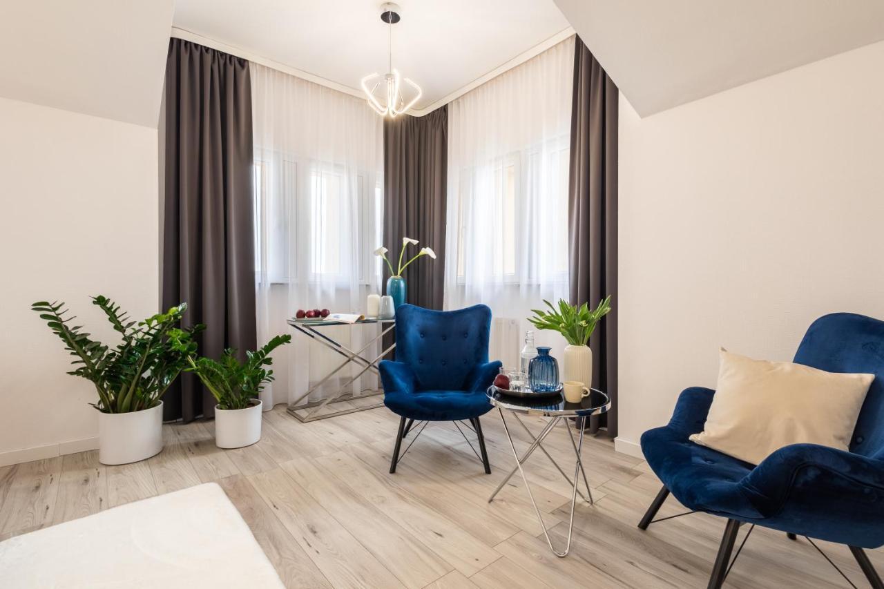 Hotel Sofia By The Railway Station