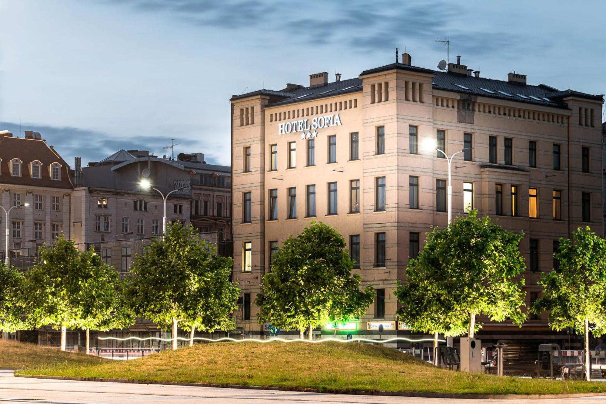 Sofia By The Railway Station 3*