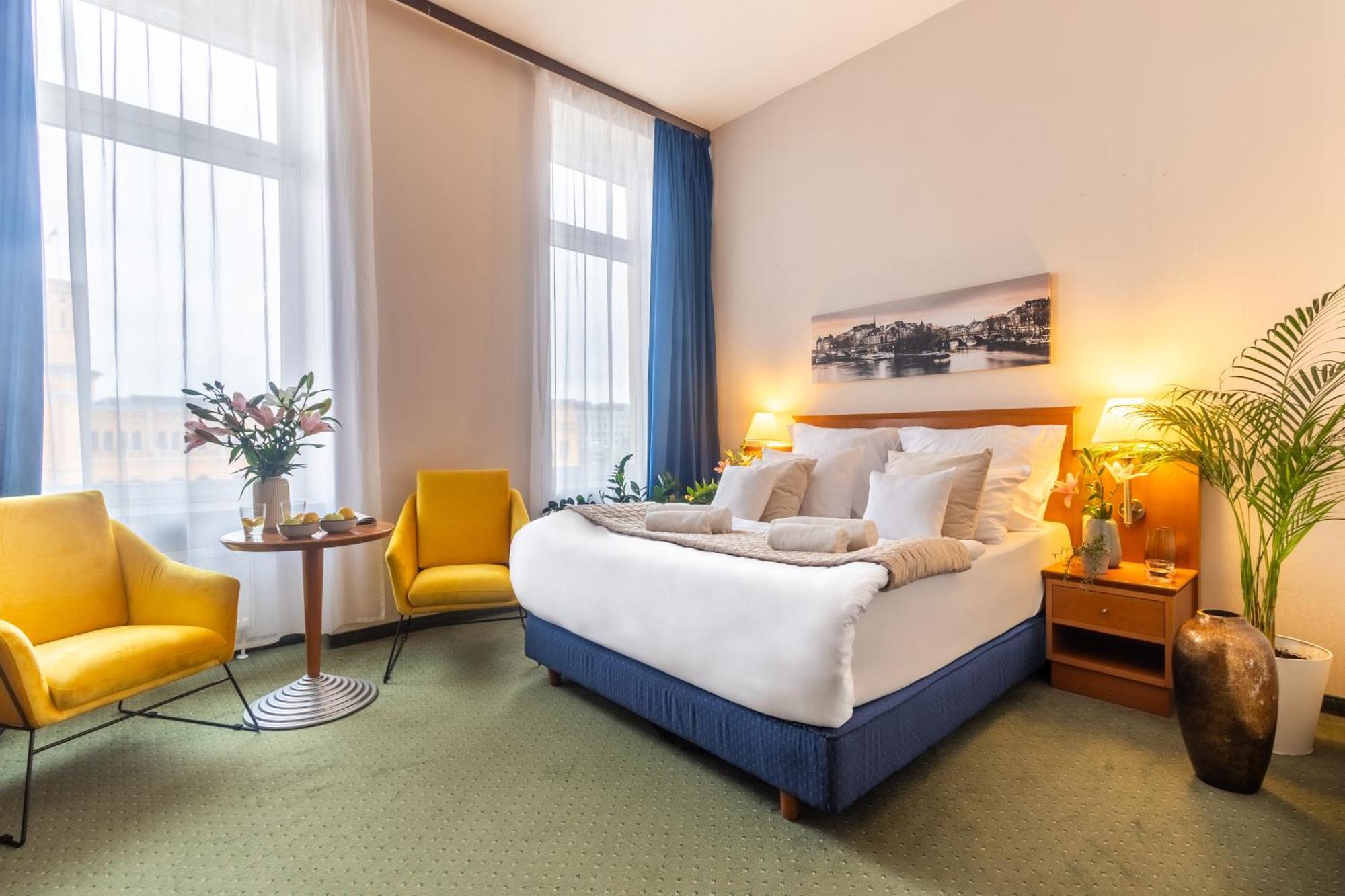 Hotel Sofia By The Railway Station